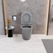 Wc Dolphin Matt Grey mély öblítésű, monoblokkos, hátsó kifolyású slim "P" tetővel és fényes króm nyomógombbal + tartály
